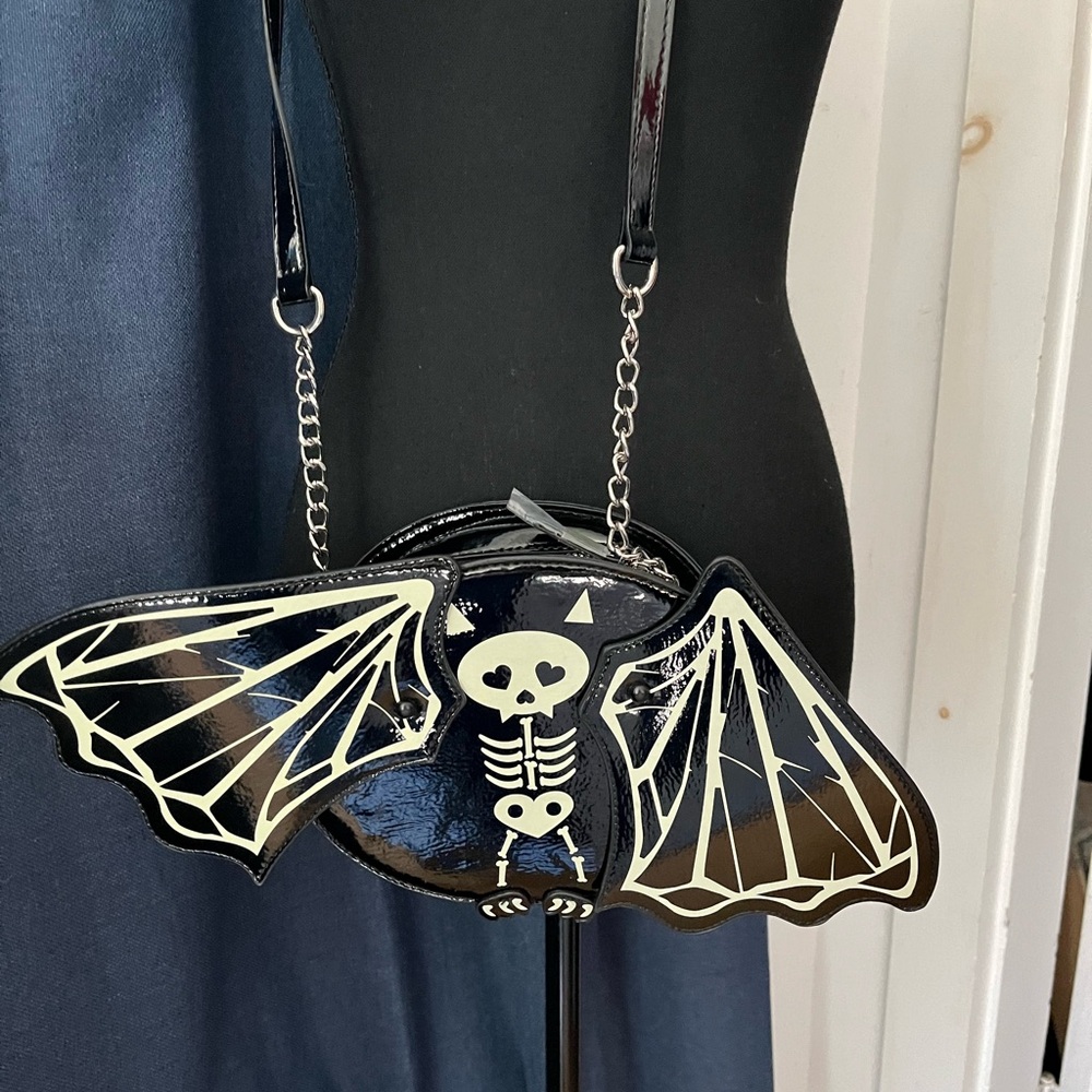 Betsy Johnson fantastic Bat bag wings move new with tags glow in the dark - Picture 2 of 6